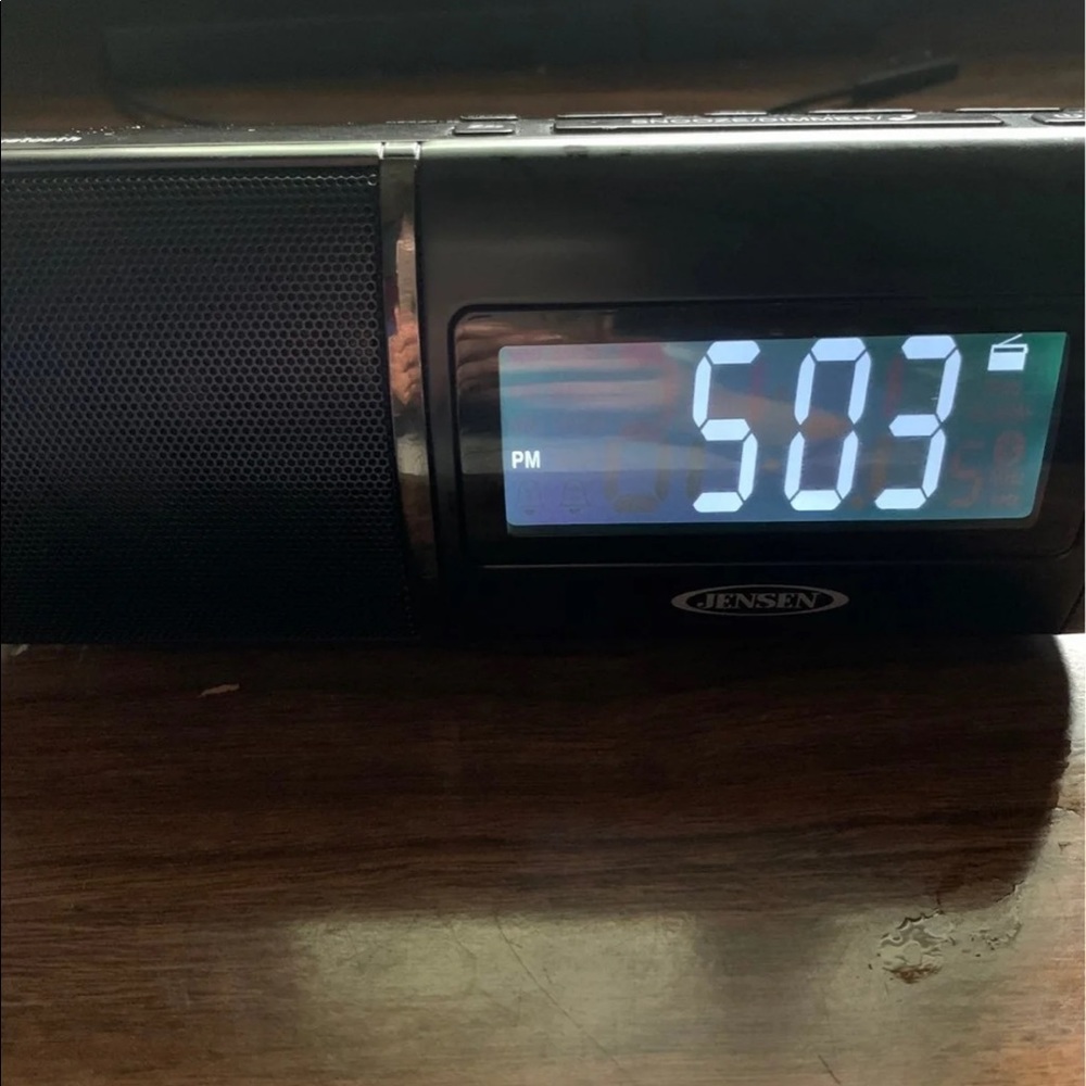 Jensen universal bluetooth clock radio